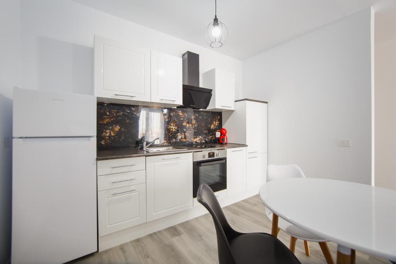 Apartamento Trio Pink Oradea Exterior foto