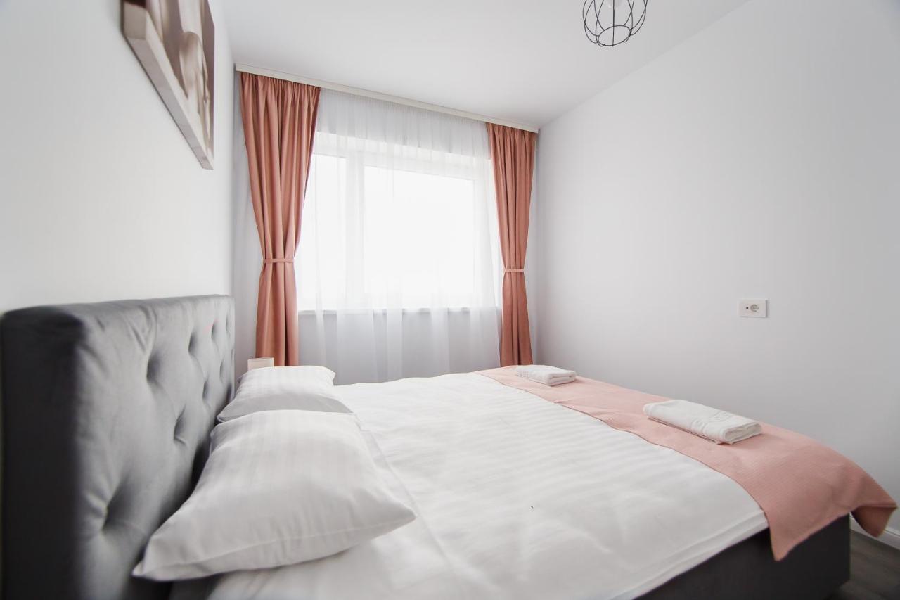 Apartamento Trio Pink Oradea Exterior foto